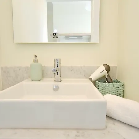 Guest house The Place Lisbon